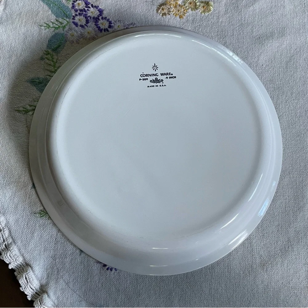 Vintage Corning Ware Blue Cornflower Pattern White Pie Dish. P-309. 9 inch